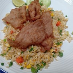 ข้าวผัดหมูทรงเครื่อง