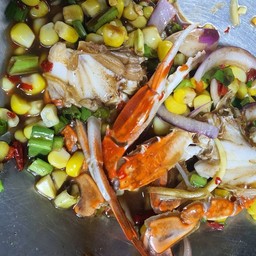 ยำปูม้าสุกข้าวโพด