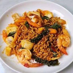 มาม่าผัดกระเพราทะเล