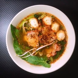 เกาเหลาต้มยำ(น้ำ) หมูแดง