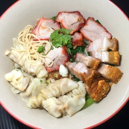 บะหมี่เกี๊ยวหมูแดง&หมูกรอบ