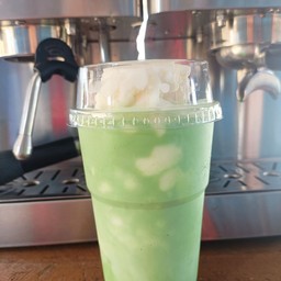 มะพร้าวปั่นนมสด  ชาเขียว