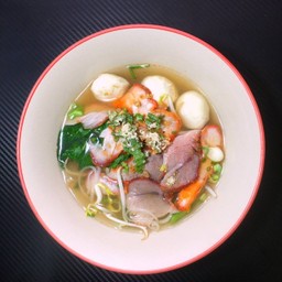 ก๋วยเตี๋ยวน้ำใสหมูแดง