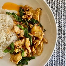 ข้าวกะเพราไก่ พริกแห้งงง