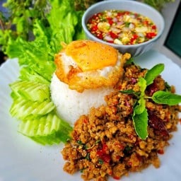 เจ้าคุณ อาหารตามสั่ง (สนามบิน)