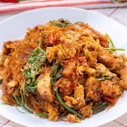 วุ้นเส้นพริกแกงไก่ชิ้นราดข้าว