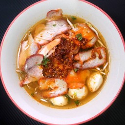 ก๋วยเตี๋ยวต้มยำน้ำ(หมูแดง)
