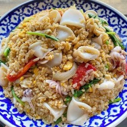 ข้าวผัดปลาหมึก