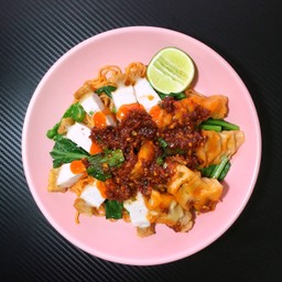 บะหมี่เกี๊ยวต้มยำหมูกรอบ