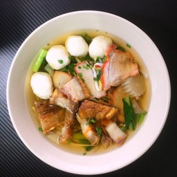 เกาเหลาน้ำใส หมูกรอบ&หมูแดง