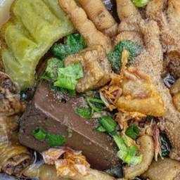 เตี๋ยวไก่ ตีน เลือด มะระ