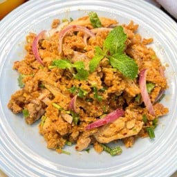 ยำไก่กรอบเป็นกับข้าว