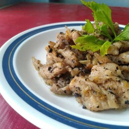 ข้าวหมูผัดพริกไทยดำ