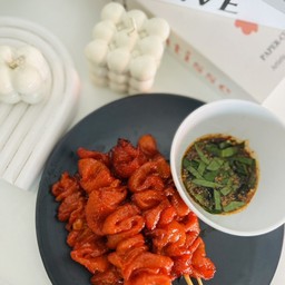 หนังไก่ย่าง เซต 10 ไม้+น้ำจิ้มแจ่ว แถมฟรี 1 ไม้