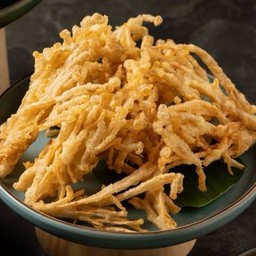 เห็ดเข็มทองทอด (Fried Golden Needle Mushroom)