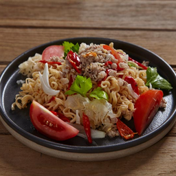 ยำมาม่าหมูสับ