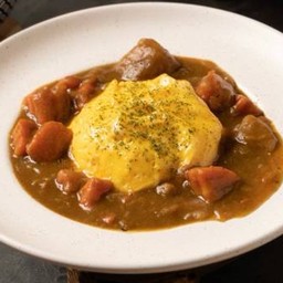 ข้าวหน้าแกงกะหรี่ไข่เจียว (Omelette with Curry Rice)