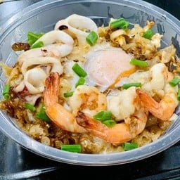 ก๋วยเตี๋ยวคั่วทะเล ไข่เยิ้ม