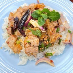 ข้าวลาบหมูกรอบ