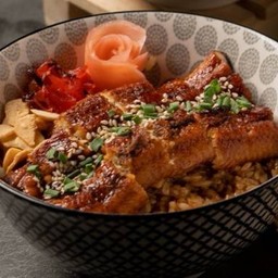 ข้าวหน้าปลาไหล (Unagi Don with Garlic Rice)