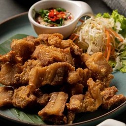 หมูสามชั้นทอดน้ำปลา (Fried Pork Belly with Fish Sauce)