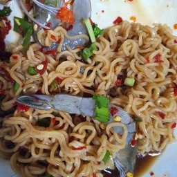 ยำมาม่ากุ้งสด