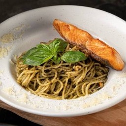 สปาเก็ตตี้ เพสโต้โหระพาแซลมอน (Spaghetti Basil Pesto with Salmon)