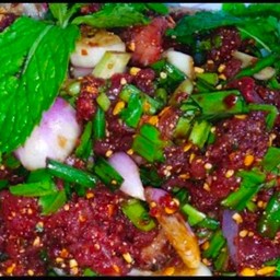 ลาบเนื้อขมดิบ