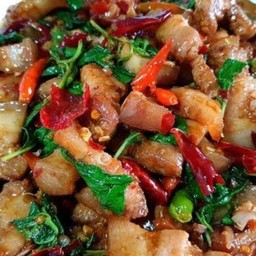 กระเพราหมูสามชั้น