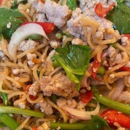 ยำมาม่าหมูสับ