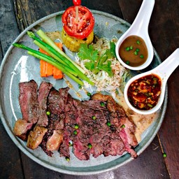เนื้อพิคาย่าย่างถ่าน