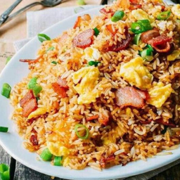 ข้าวผัดเบคอน 西或火腿炒飯