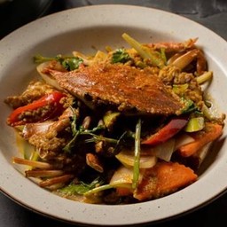 ปูผัดผงกะหรี่ (Stir Fried Crab with Yellow Curry)