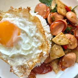 ข้าวกะเพราสามเกลอ + ไข่ดาว