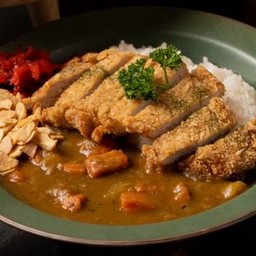 ข้าวหน้าแกงกะหรี่หมูทอด (Don Katsu with Japanese Curry)