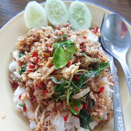 กะเพราหน่อไม้ดองใส่หมู