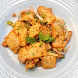 ยำหมูแดงเป็นกับข้าว