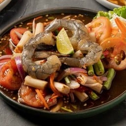 ส้มตำไหลบัวกุ้ง (Spicy Lotus Stems Salad with Shrimp)