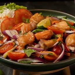 ยำแซลมอน (Spicy salmon salad)