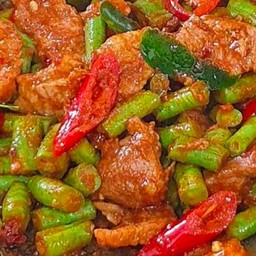 ผัดพริกเเกง (ราดข้าว)