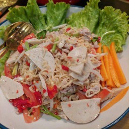 ยำมาม่า + หมูสับ