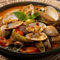 หอยลายผัดพริกเผา (Stir Fried Clams with Chilli Paste)