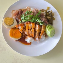 ข้าวขาหมู+หมูกรอบ