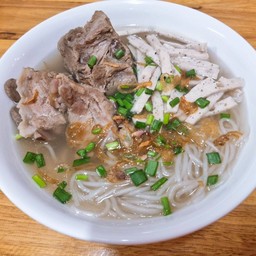 ก๋วยจั๊บกระดูกหมู