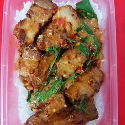 หมูกรอบผัดพริกเผา