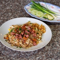 ข้าวผัดแหนมกุ้งแห้ง