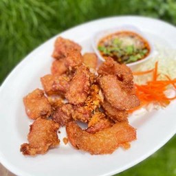 สามชั้นทอดน้ำปลา