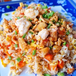 ข้าวผัดปูพิเศษกุ้งแห้ง