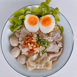บะหมี่เกี๊ยว (ใส่ไข่) (มีน้ำซุปให้)
