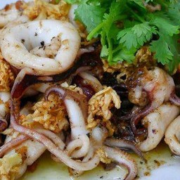 หมึกทอดกระเทียม